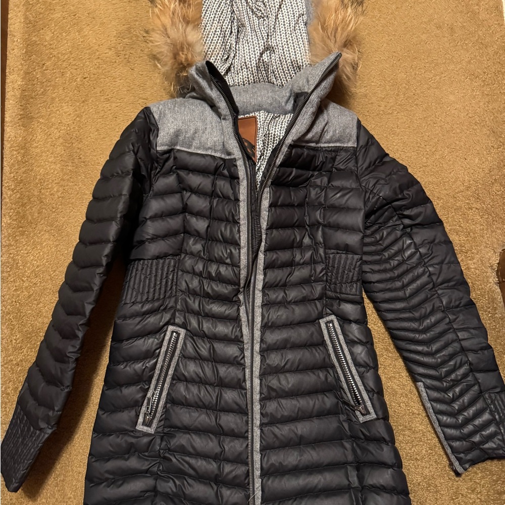 Elegant Black and Gray Puffer Jacket with Faux Fur Trim